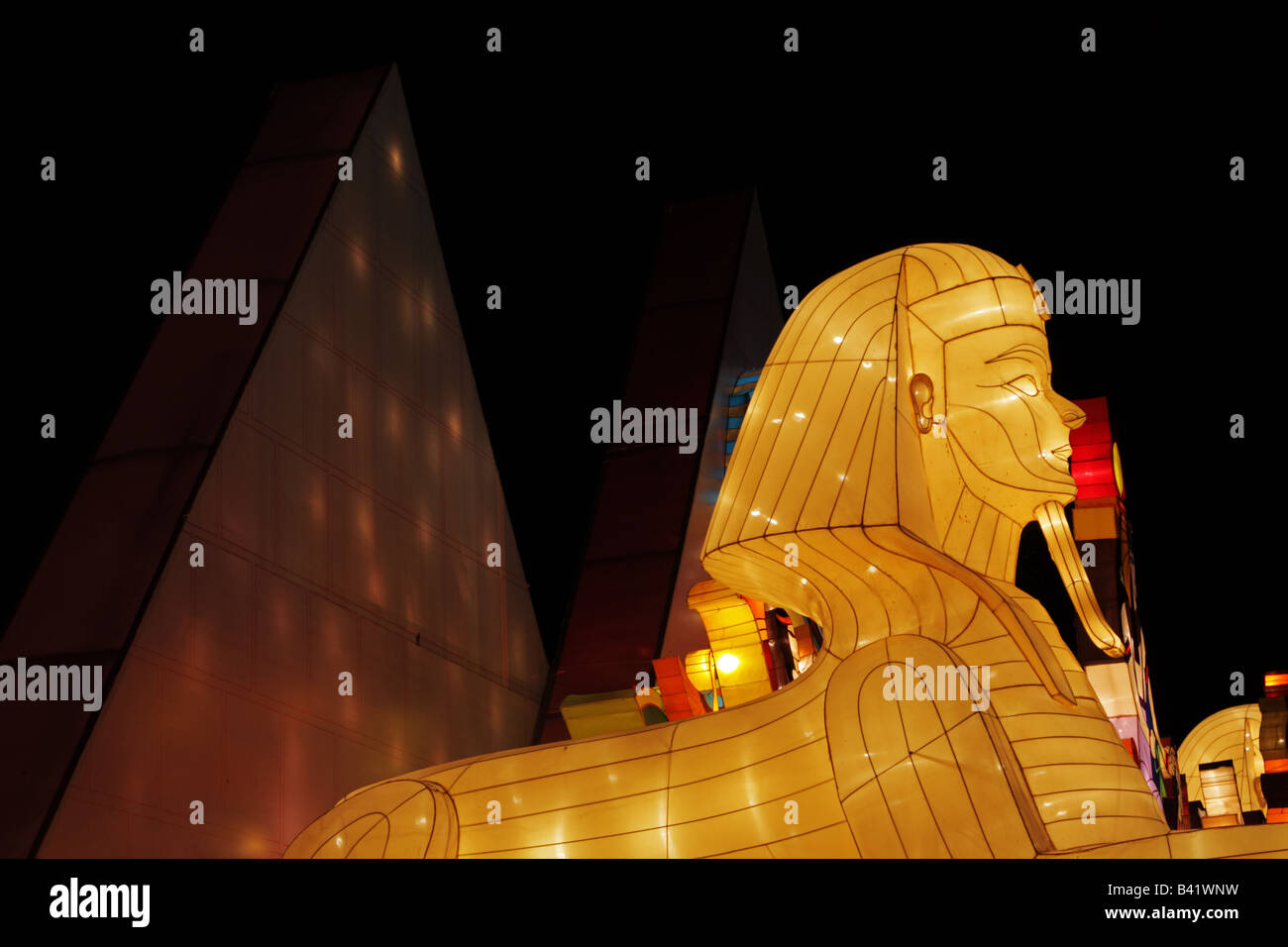 Sphinx und Pyramide in 2008 Toronto chinesische Laternenfest mit Handwerk Laternen von Zigong Sichuan China Stockfoto