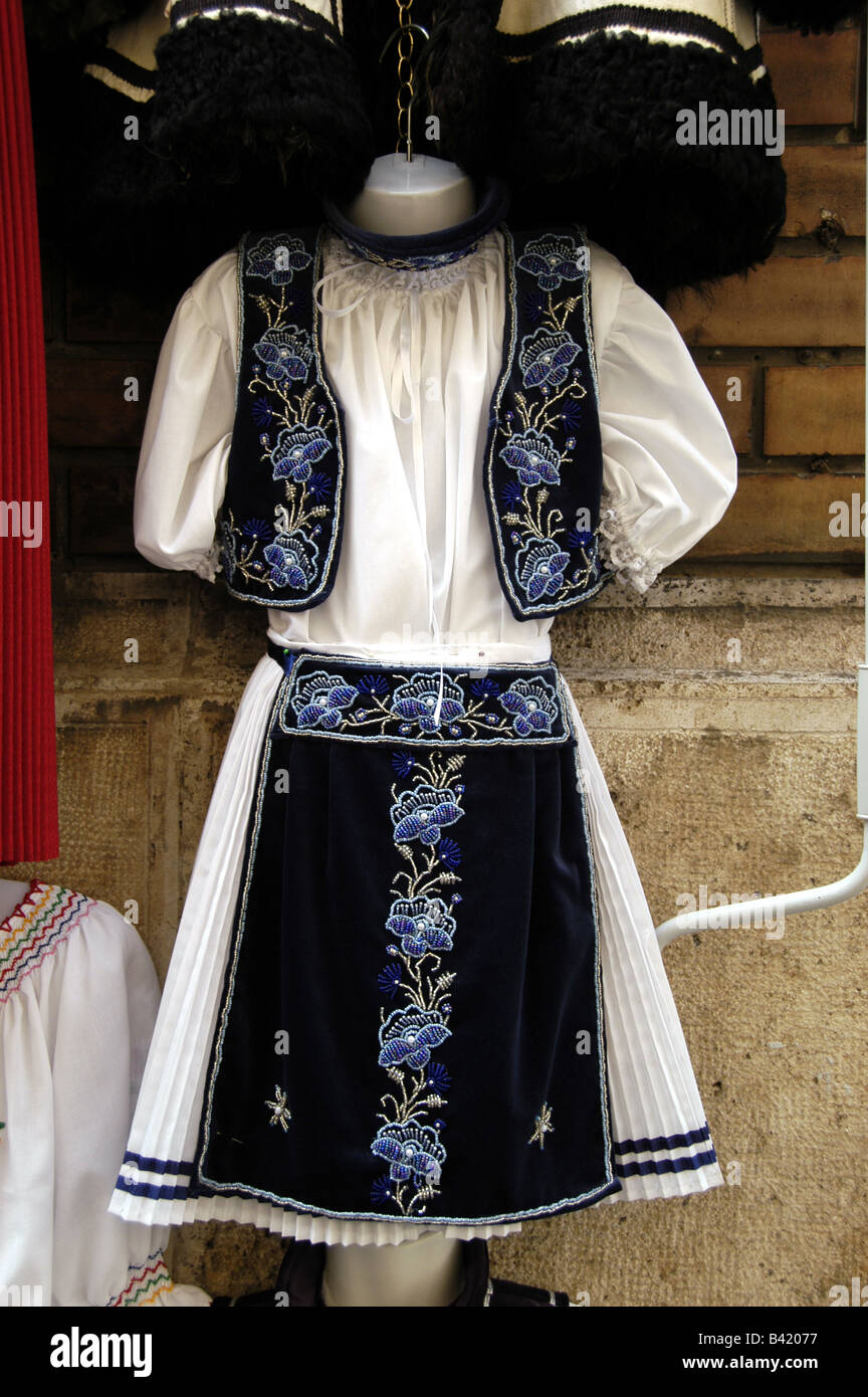 Ungarn Budapest Pest volkstümliche und traditionelle Kleidung in einem Shop auf Vaci Straße Stockfoto