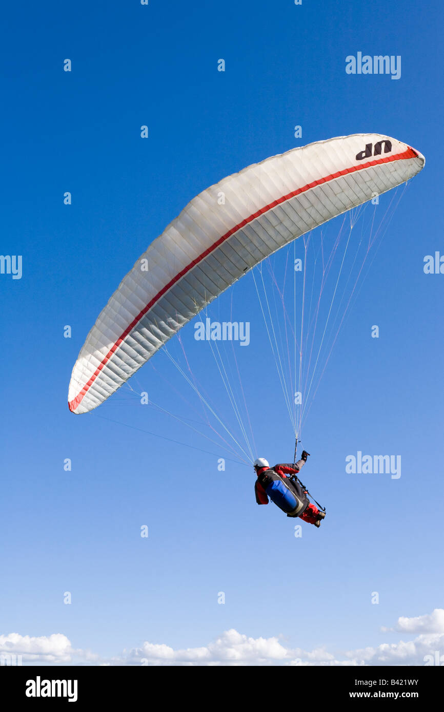 Paragliding auf die Cotswold Böschung am Haresfield-Hügel, Gloucestershire Stockfoto