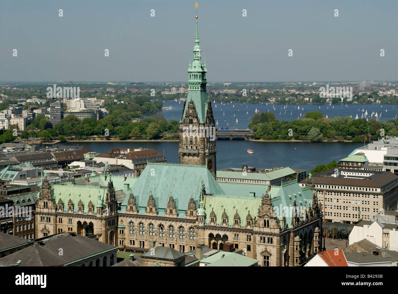 Ansicht der Vögel Augen des Hamburger Rathauses im Hintergrund der Alster-Hamburg-Deutschland Stockfoto