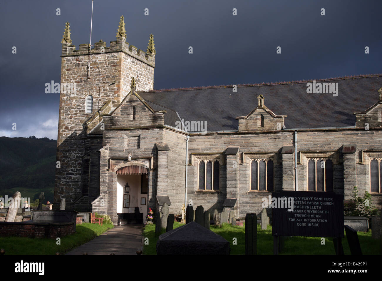 St Peter s Pfarrei Kirche Machynnleth alte Hauptstadt von Wales Stockfoto