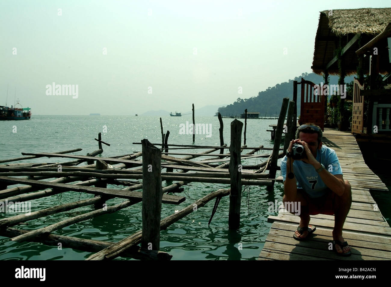Touristische Videoing seinen Urlaub mit einer Kamera in Ban Bang Bao, Ko Chang, Thailand Stockfoto
