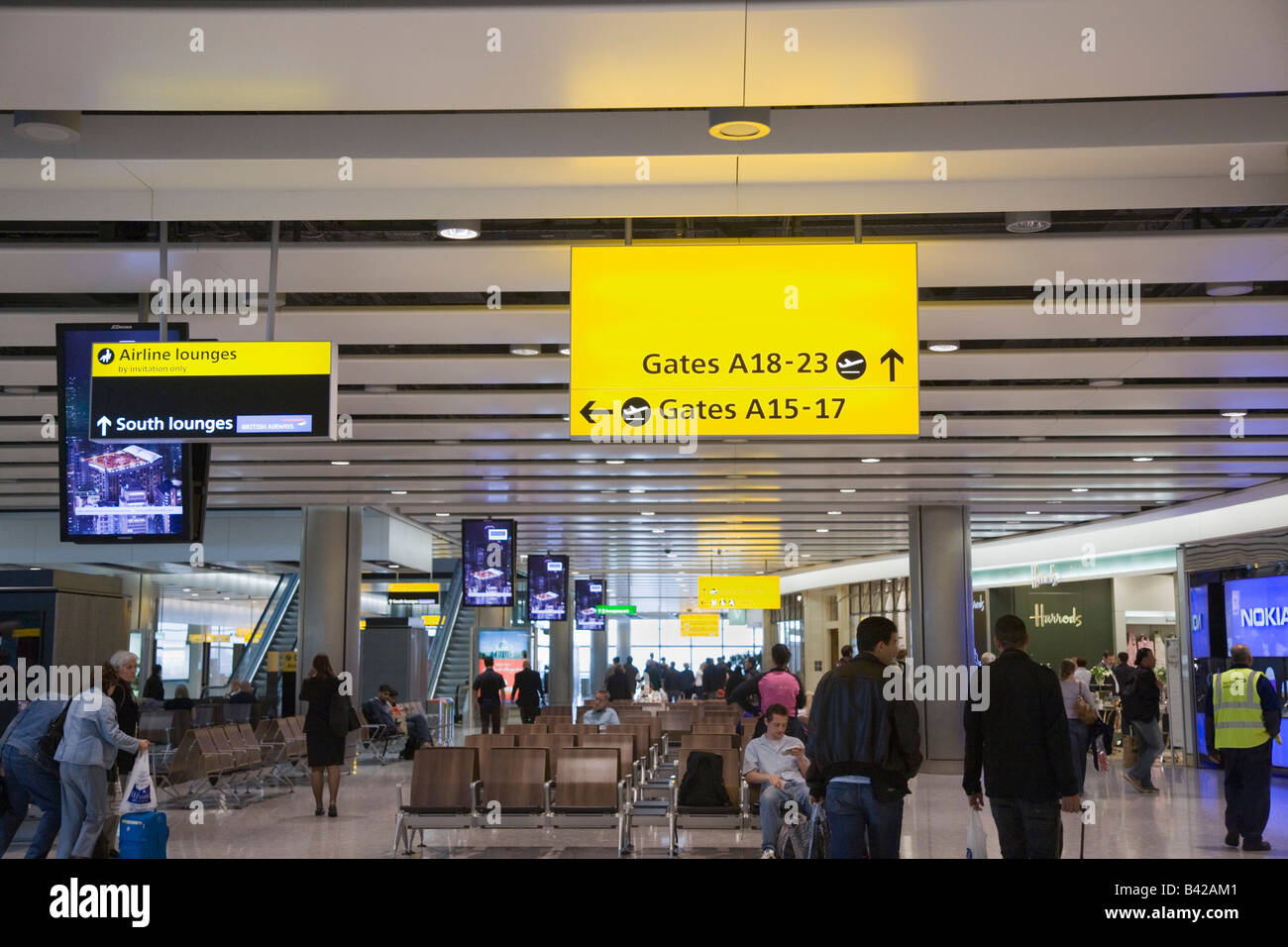 Heathrow Hounslow größere London England UK Heathrow Flughafen International Abfahrtaufenthaltsraum in British Airways Terminal 5 Stockfoto