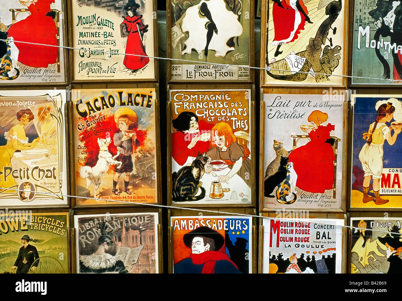 Frankreich, Paris, Französisch Sammlung Postkarten mit Kunst und Werbung von vor dem Krieg Stockfoto