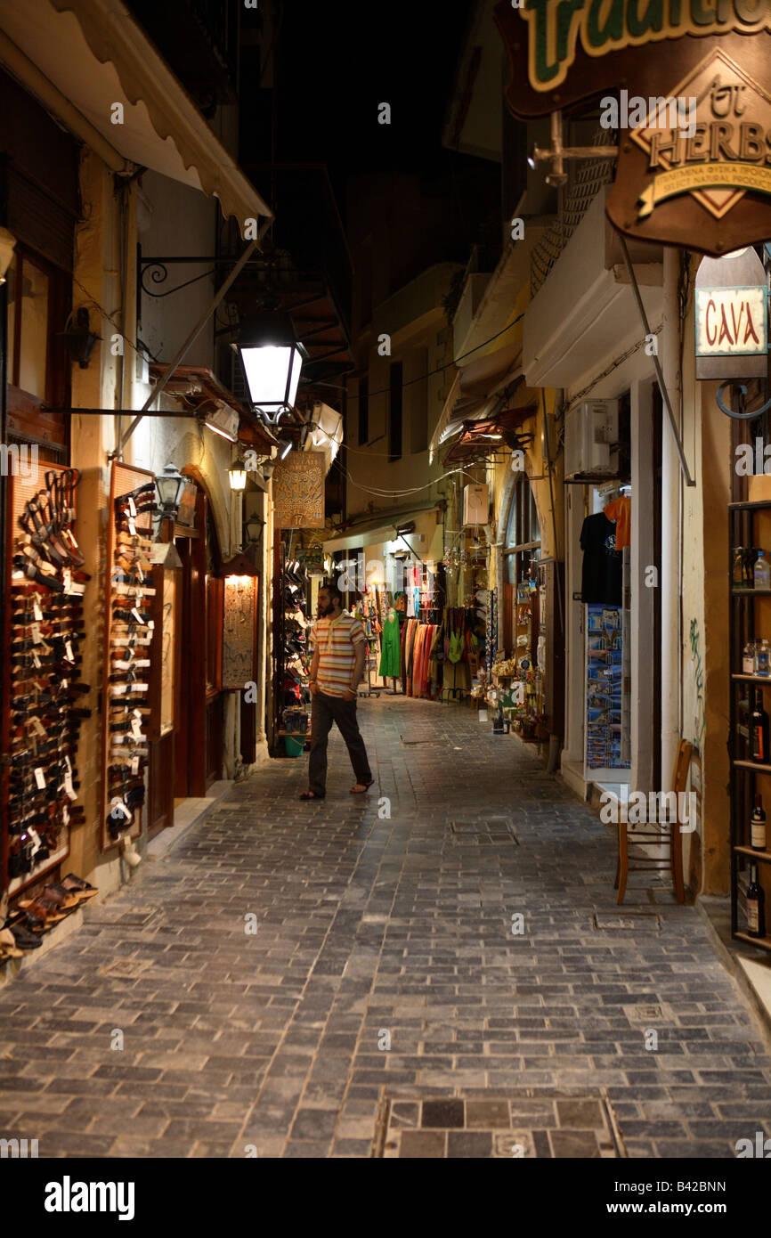 Soyliou Lane in der Nacht im touristischen Zentrum von Rethymnon, Kreta, Griechenland Stockfoto