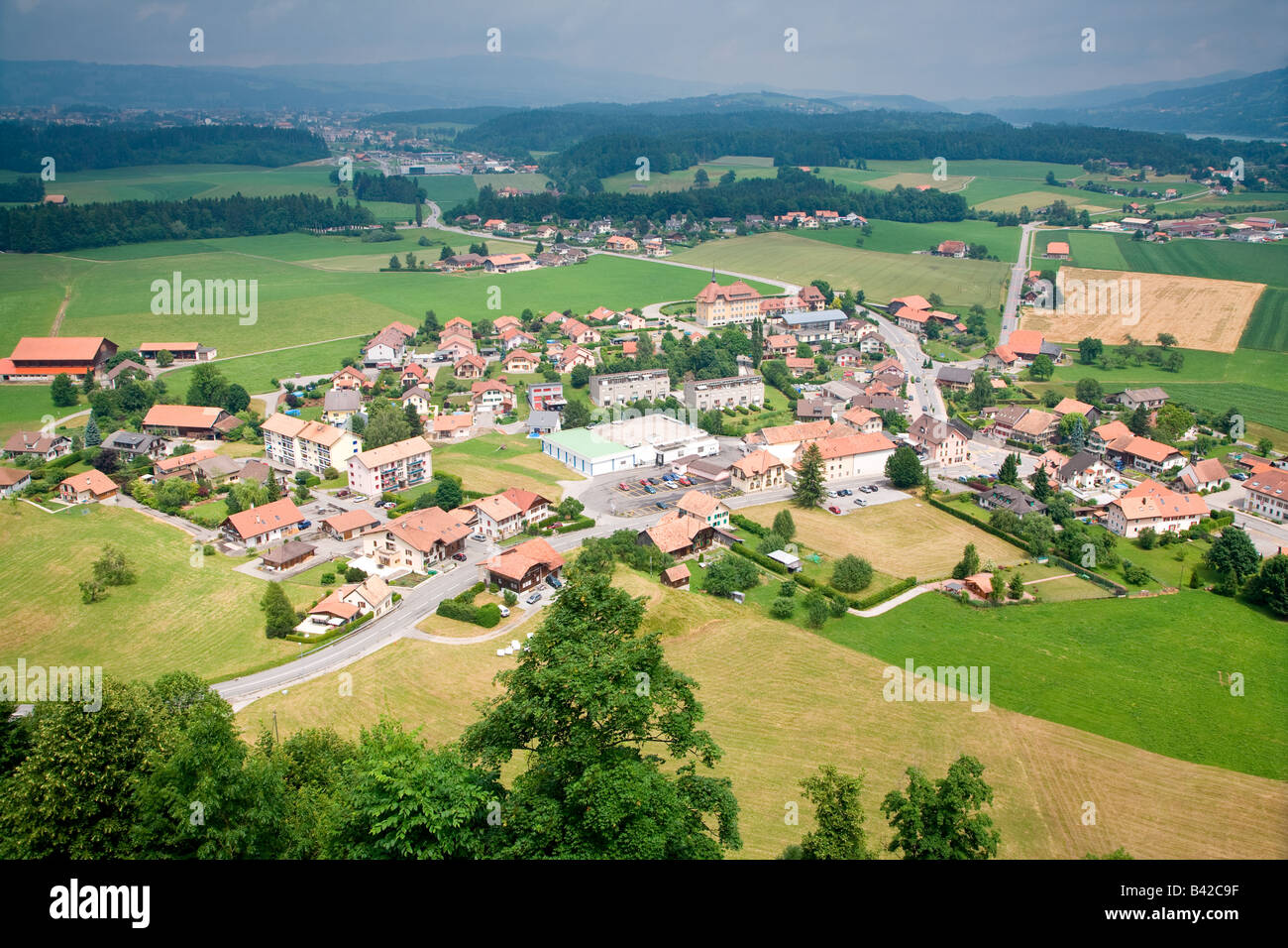 Wohngebiet in der Stadt Gruyères im Kanton Freiburg Schweiz Stockfoto