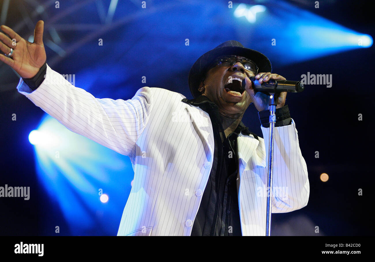 Leadsängerin der Turm macht Larry Braggs führt in ein neues Jahr s Konzert im Universal Orlando Resort in Orlando Florida Stockfoto