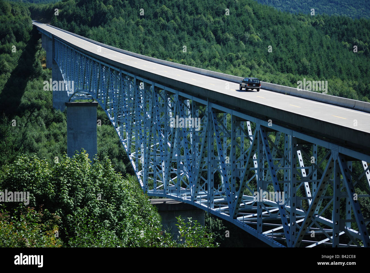 Der Hoffstadt Creek Brücke nach Johnston Ridge Visitor Center auf Washington St. Highway 504, Spirit Lake Highway. Stockfoto
