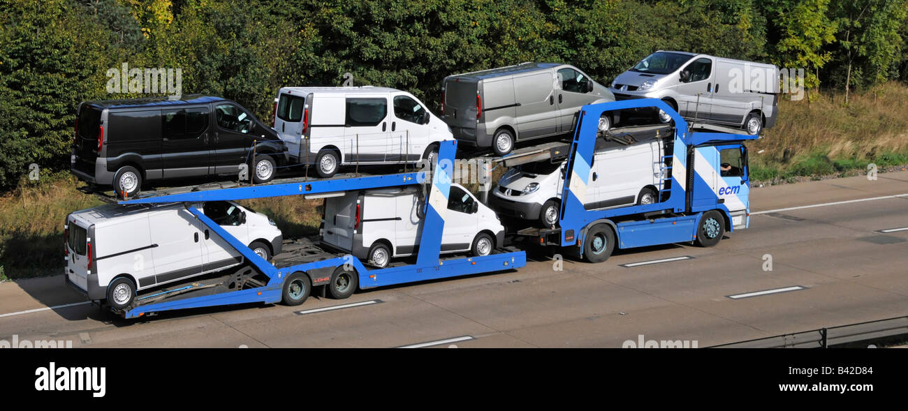 M25 Autobahn Neufahrzeuge auf Lieferung Transporter LKW Stockfoto M25 Autobahn Neufahrzeuge auf Lieferung Transporter LKW Stockfoto