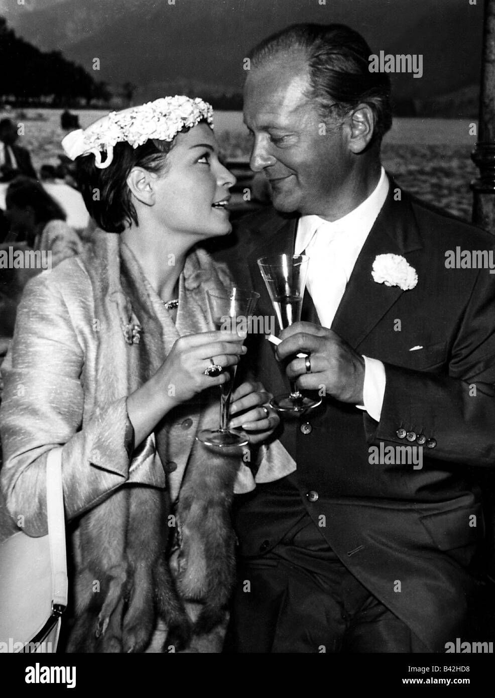Bartok, Eva, 18.6.1927 - 1.8.1998, deutsche Schauspielerin, halbe Länge, mit ihrem Mann Curd Juergens, 1955, Stockfoto