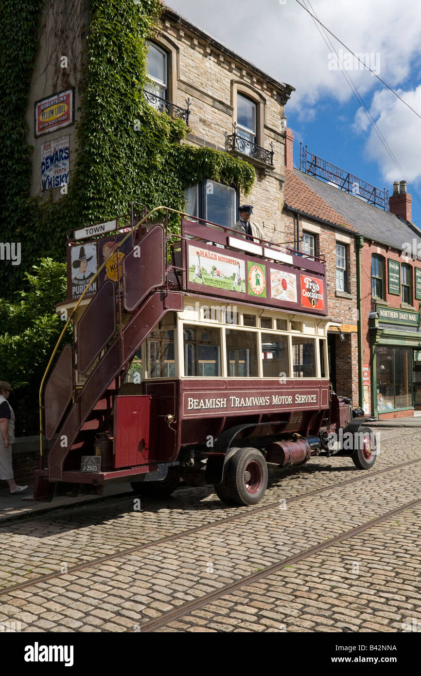 Open Top Doppeldecker-Bus bei Beamish Open Air Museum 1913 Town Stockfoto