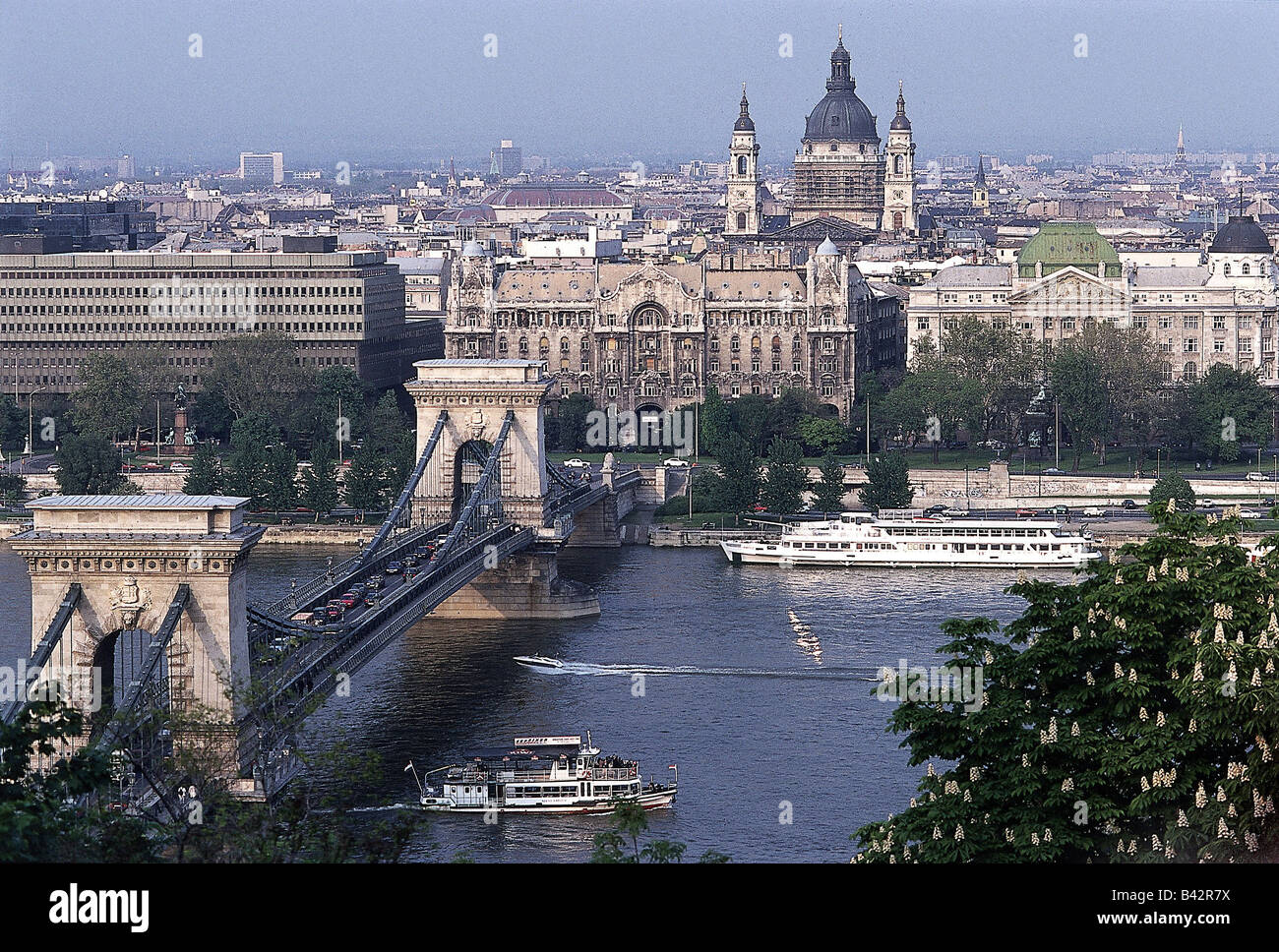 Geographie/Reise, Ungarn, Budapest, Blick auf die Stadt, Blick vom Burgberg an der Kettenbrücke, Stockfoto