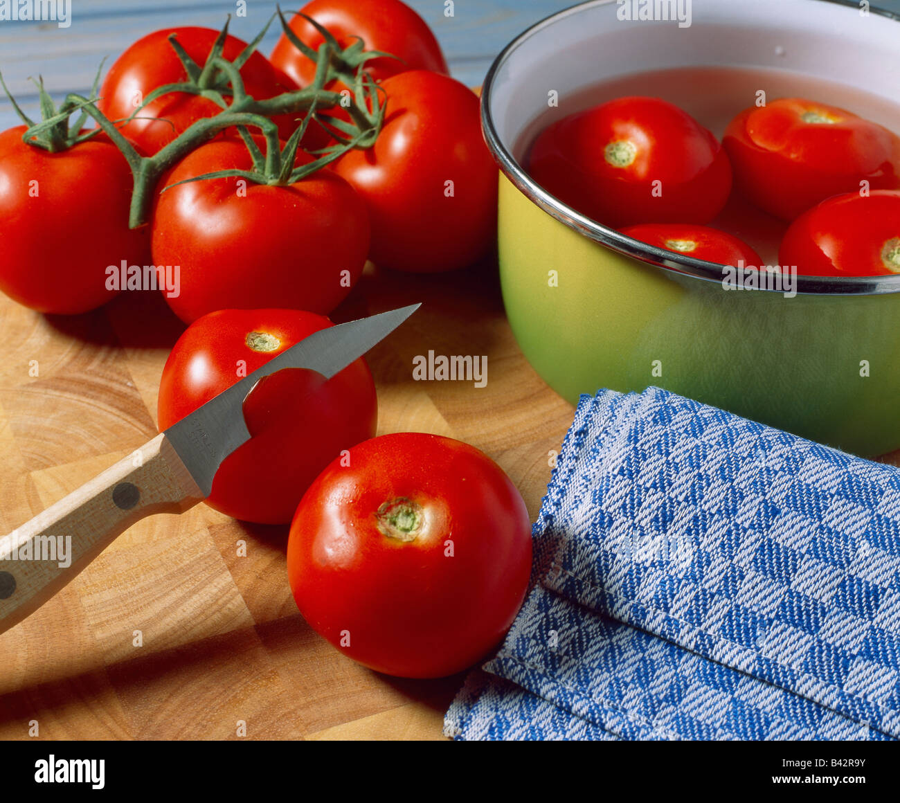 Schneiden die Tomaten Stockfoto