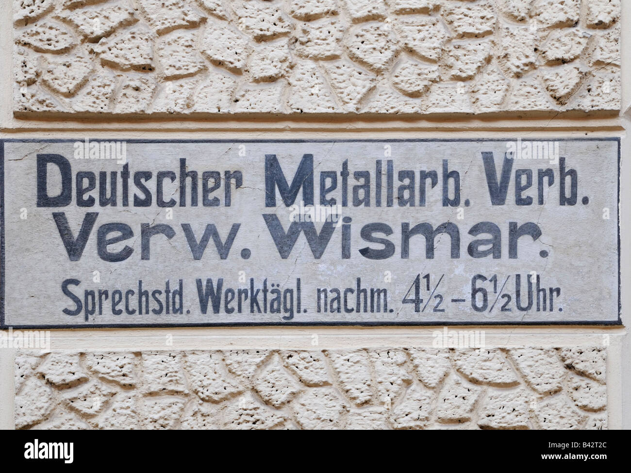 Schriftzug ein Einer Hauswand in Wismar Deutschland Schriftzug auf einer Hauswand in Wismar Deutschland Stockfoto