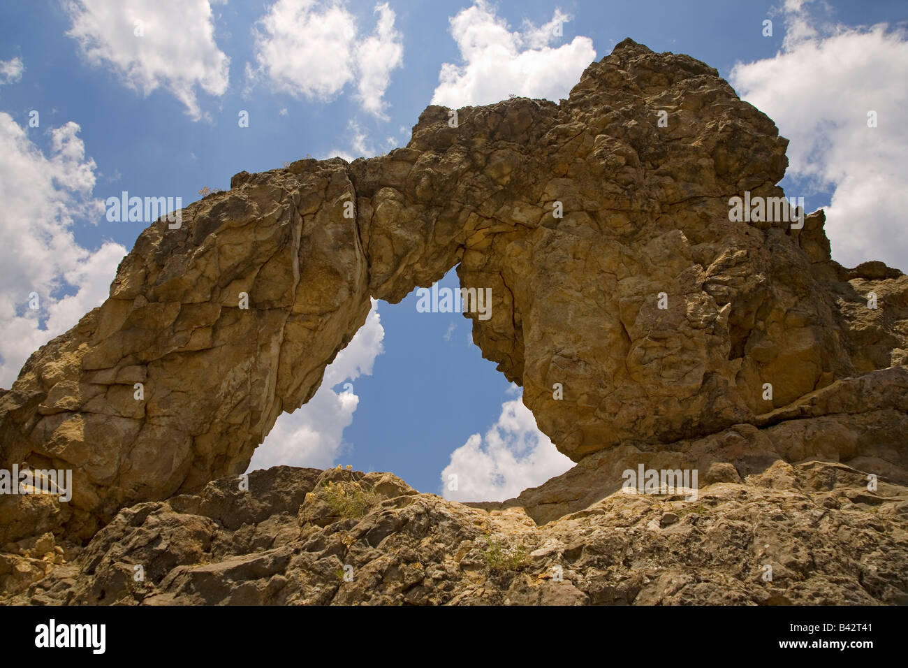 Gewölbten Felsen in der Nähe der verlassenen Dorf von Aragon, in den Pyrenäen, Provinz Huesca, Spanien Stockfoto