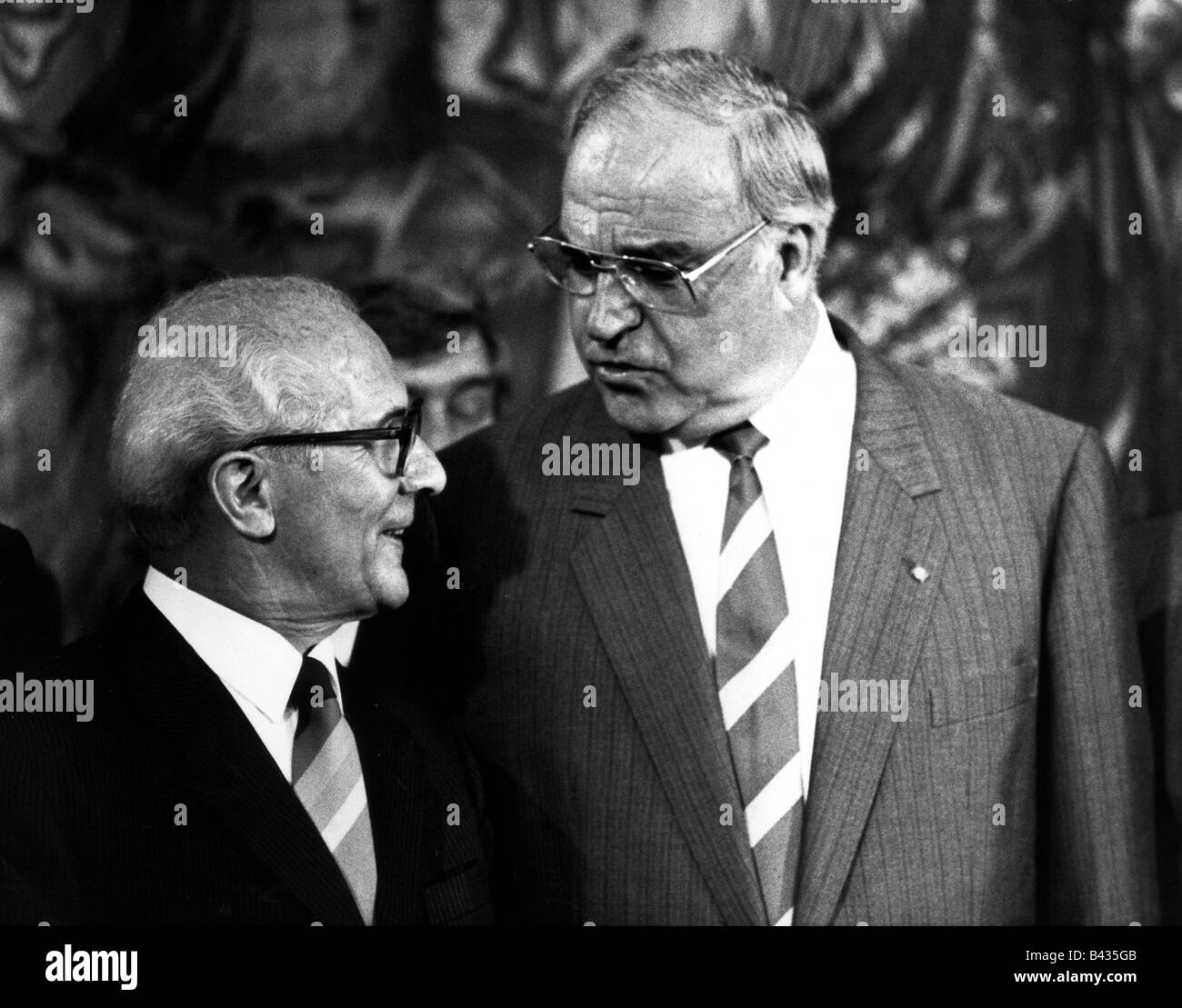Honecker, Erich, 25.8.1912 - 29.5.1994, deutscher Politiker (SED), halbe Länge, Besuch in Westdeutschland, Empfang von Bundeskanzler Helmut Kohl, Bonn, 9.9.1987, Stockfoto