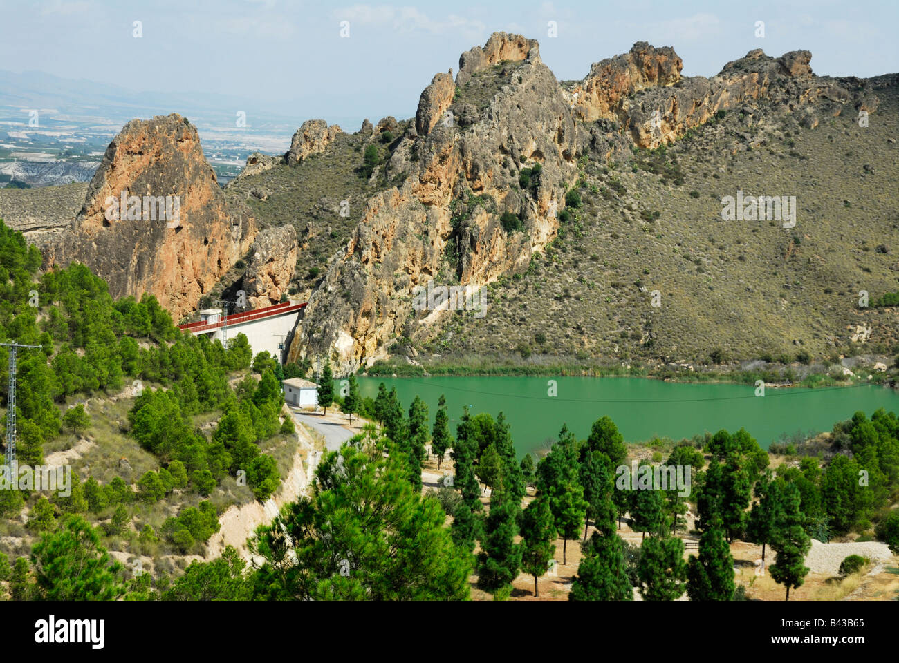 Blick auf den Embalse Del Carcabo. Segura-Fluss, Regionalpark, Murcia, Spanien Stockfoto