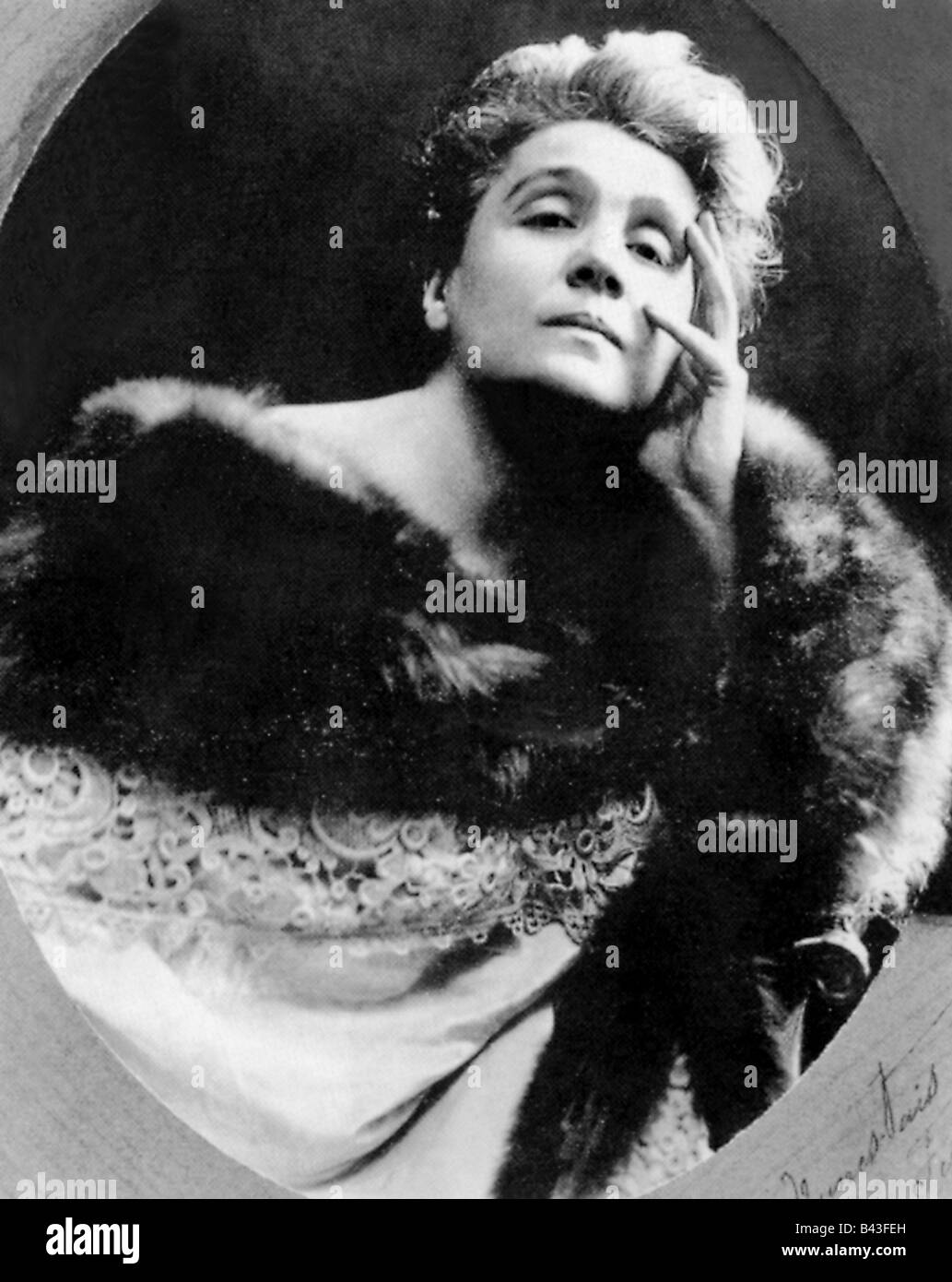 Duse, Eleonora, 3.10.1858 - 21.4.1924, italienische Schauspielerin, als "Hedda Gabler" im Drama von Henrik Ibsen, 1903, halbe Länge, Stockfoto