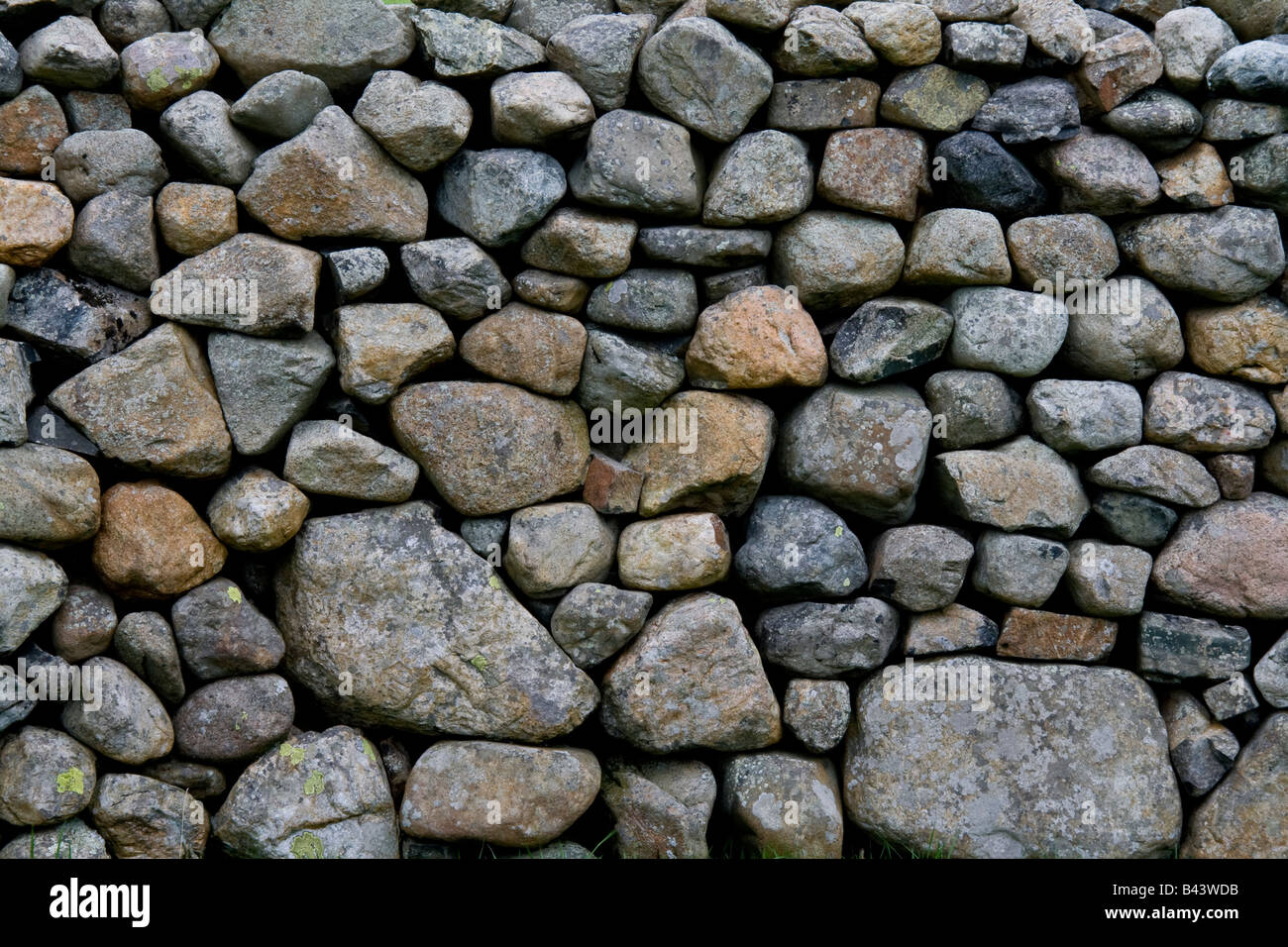 Trockenen Steinmauer in tiefste, Nationalpark Lake District, Cumbria Stockfoto