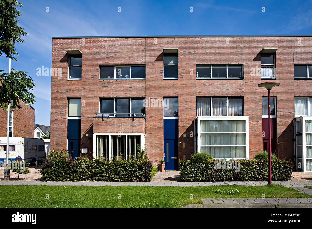 Modernes Reihenhaus Häuser auf Neubausiedlung Lelystad Niederlande Stockfoto
