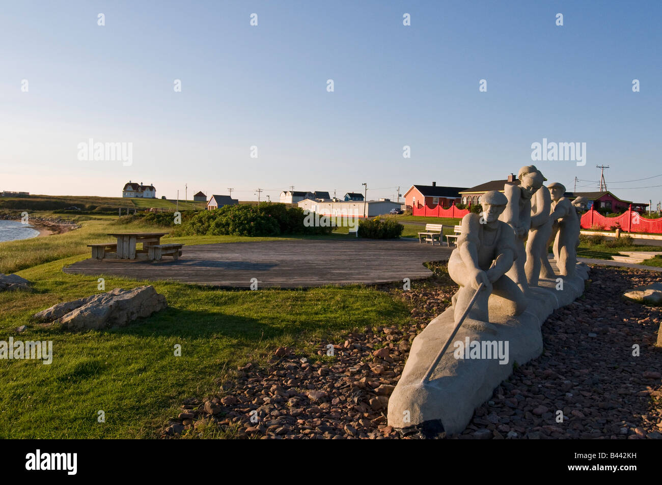 Îles De La Madeleine Quebec Port des Etang du Nord berühmte Fischer-Statue des Bildhauers Langevin Stockfoto