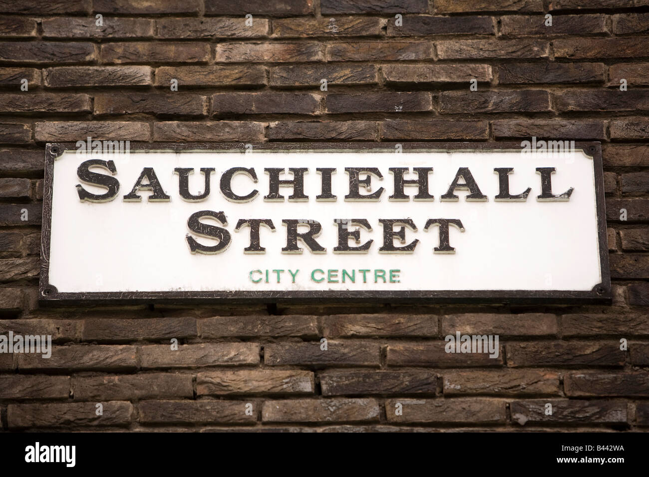 UK Schottland Glasgow Sauchiehall Street Schild an Wand Stockfoto