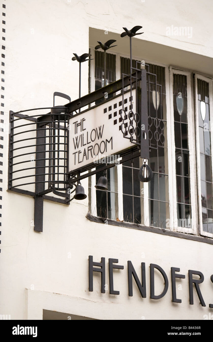 UK Schottland Glasgow Sauchiehall Street Willow Tearoom Schild über Henderson Juweliere Stockfoto