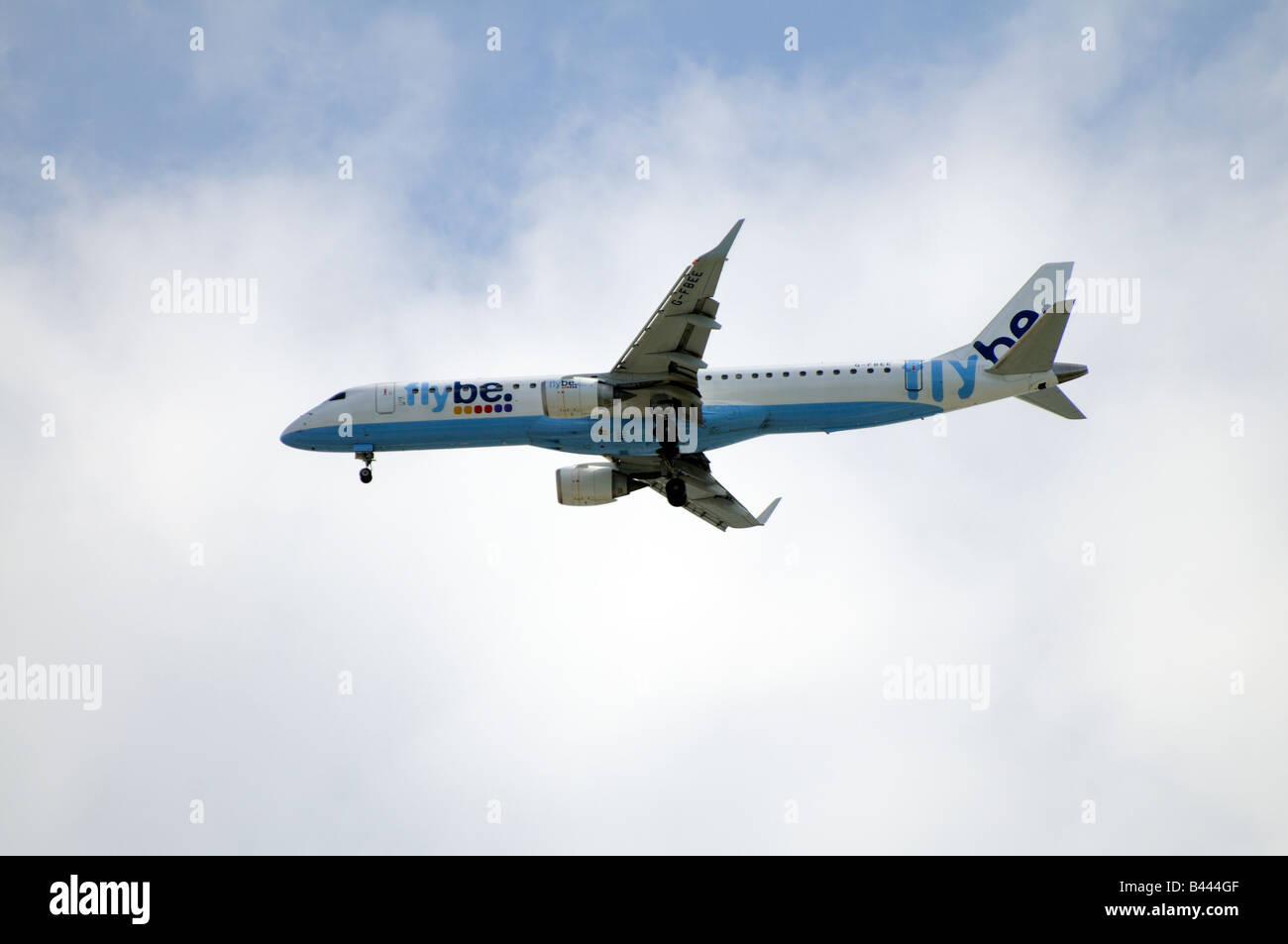 Flybe Firma Embraer 195 200 Passagier-Jet auf Finale und nähert sich der Southampton-Basis Stockfoto