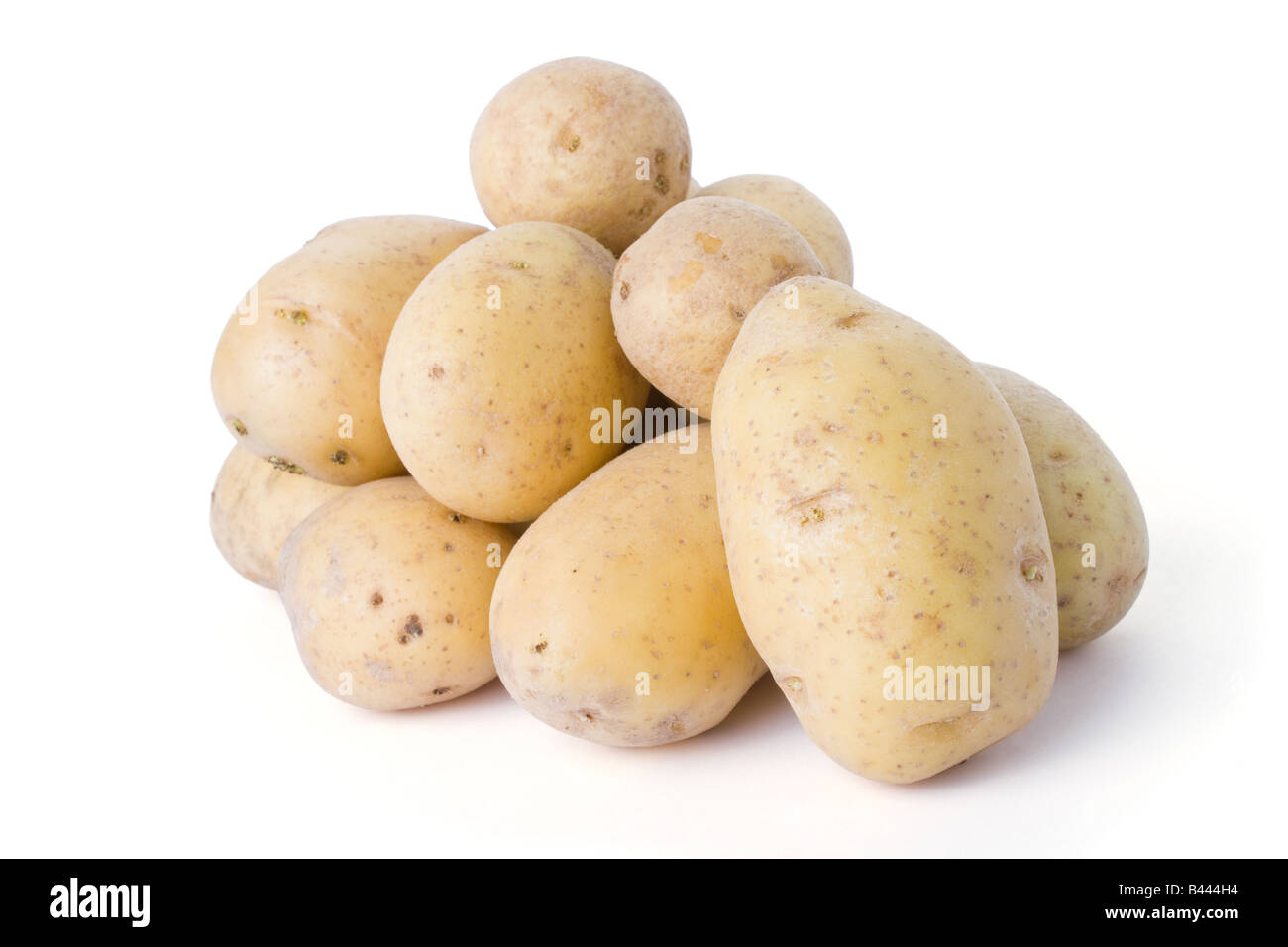 Haufen Kartoffeln isoliert auf weißem Hintergrund Stockfoto