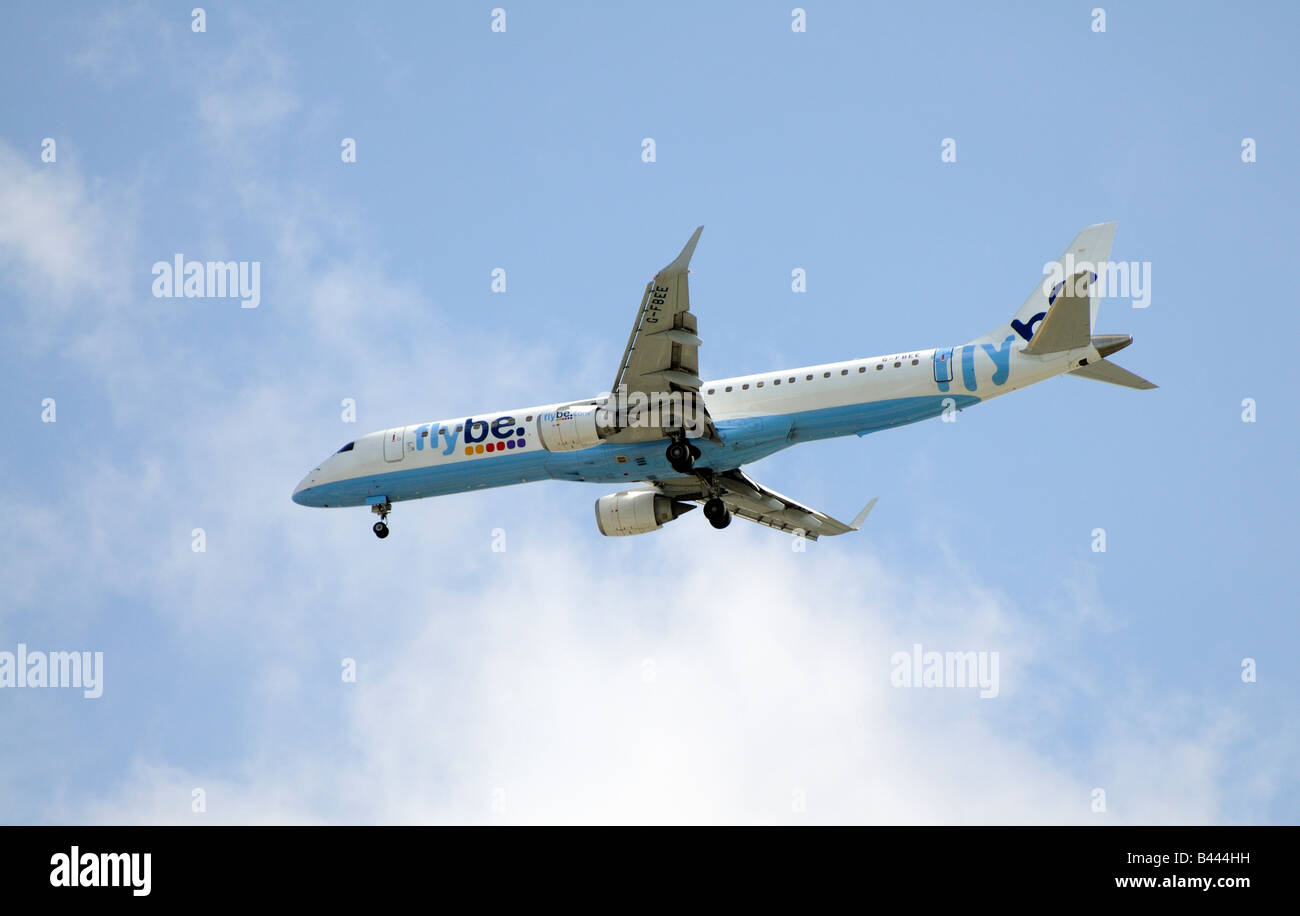 Flybe Firma Embraer 195 200 Passagier-Jet auf Finale und nähert sich der Southampton-Basis Stockfoto