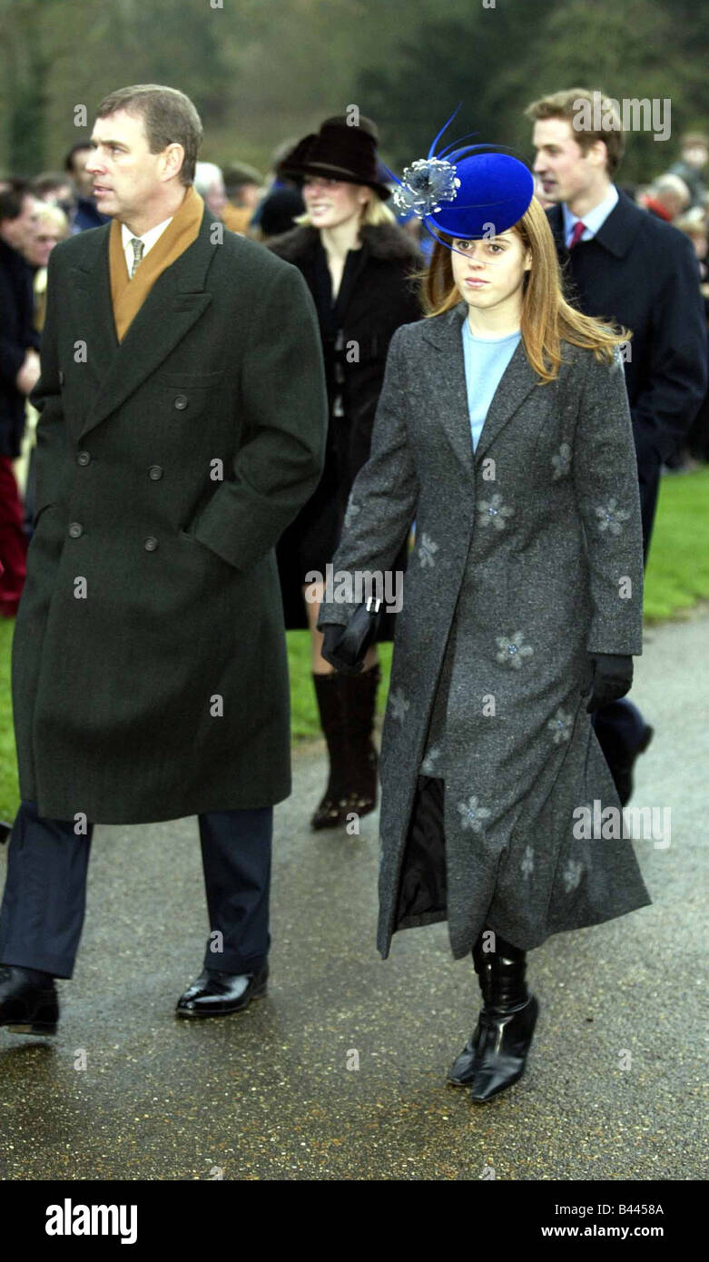 Prinzessin Beatrice und Prinz Andrew Dezember 2002 und andere Mitglieder der königlichen Familie besucht einen Weihnachtstag-service Stockfoto