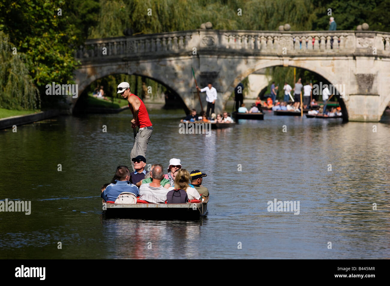 Bootfahren auf dem Fluss Cam am Ufer des Queens College in Cambridge Stockfoto