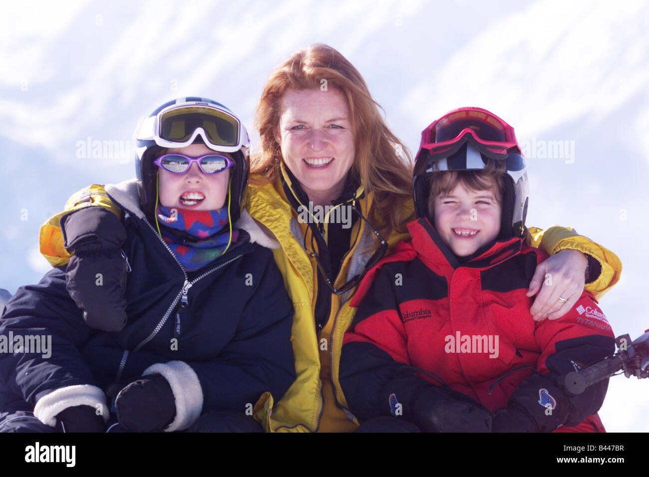 Herzogin von York mit Töchtern Prinzessin Eugenie und Prinzessin Beatrice bei der Swiss Ski Resort von Verbier Februar 1999 Stockfoto