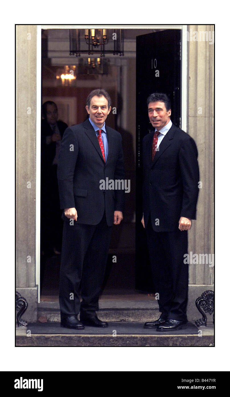 Tony Blair PM Dezember 2002 mit der dänische Ministerpräsident Anders Fogh Rasmussen in Downing Street No10 Stockfoto