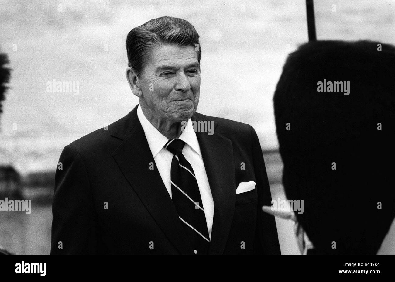Ronald Reagan Präsident der Vereinigten Staaten von Amerika 1984 Staates Besuch in Großbritannien inspectin wachen Stockfoto