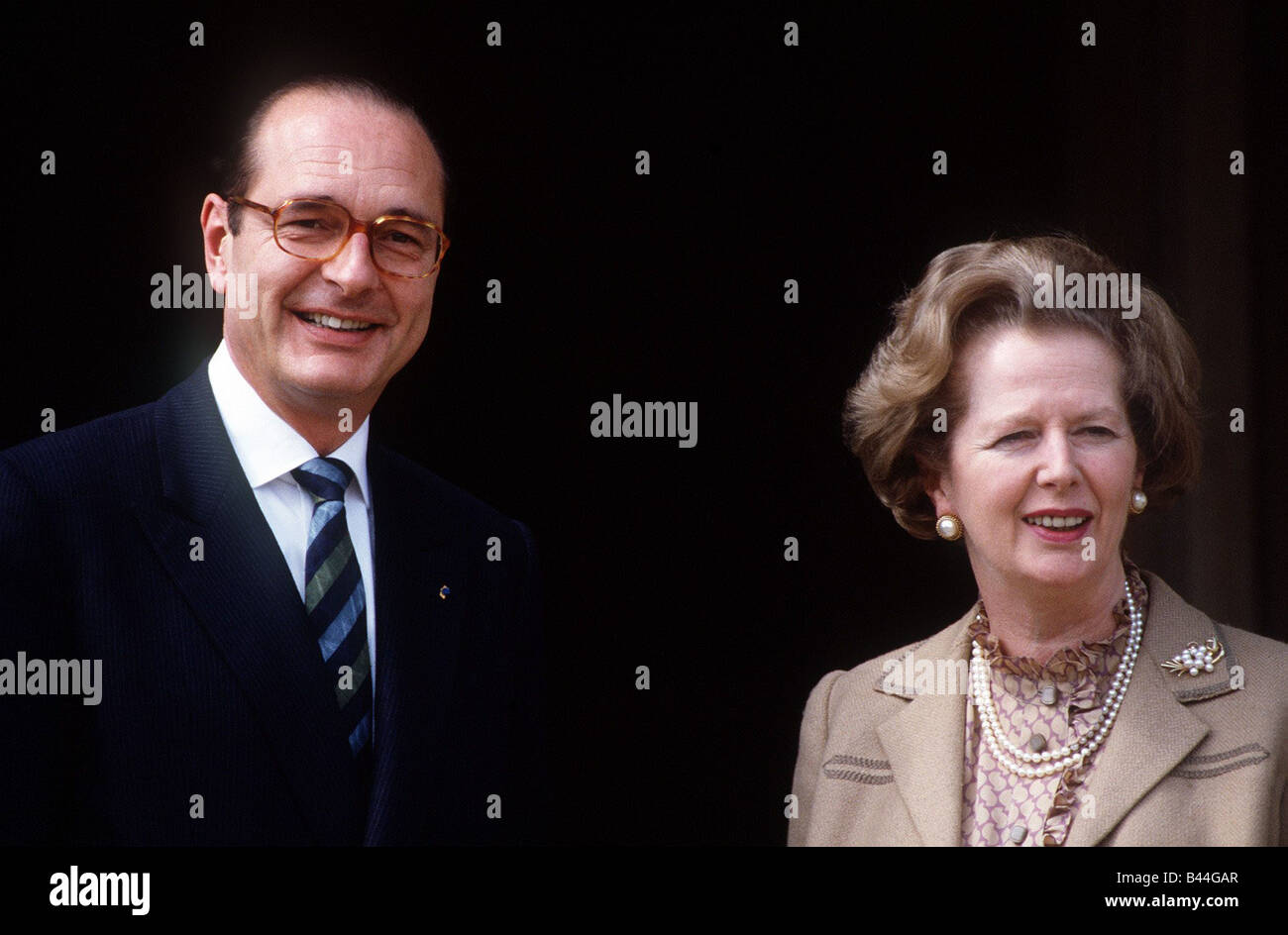 Britische Premierministerin Margaret Thatcher mit dem französischen Premierminister Jacques Chirac im Chequers 1986 Stockfoto