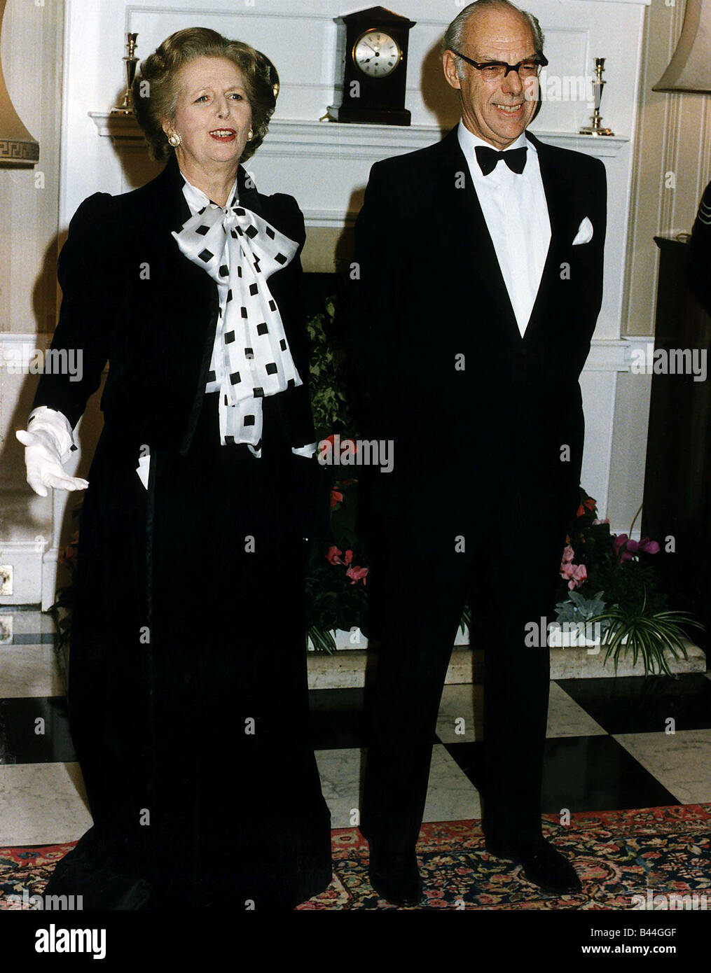 Margaret Thatcher Premierminister mit ihrem Ehemann Denis Thatcher im Abendkleid Stockfoto