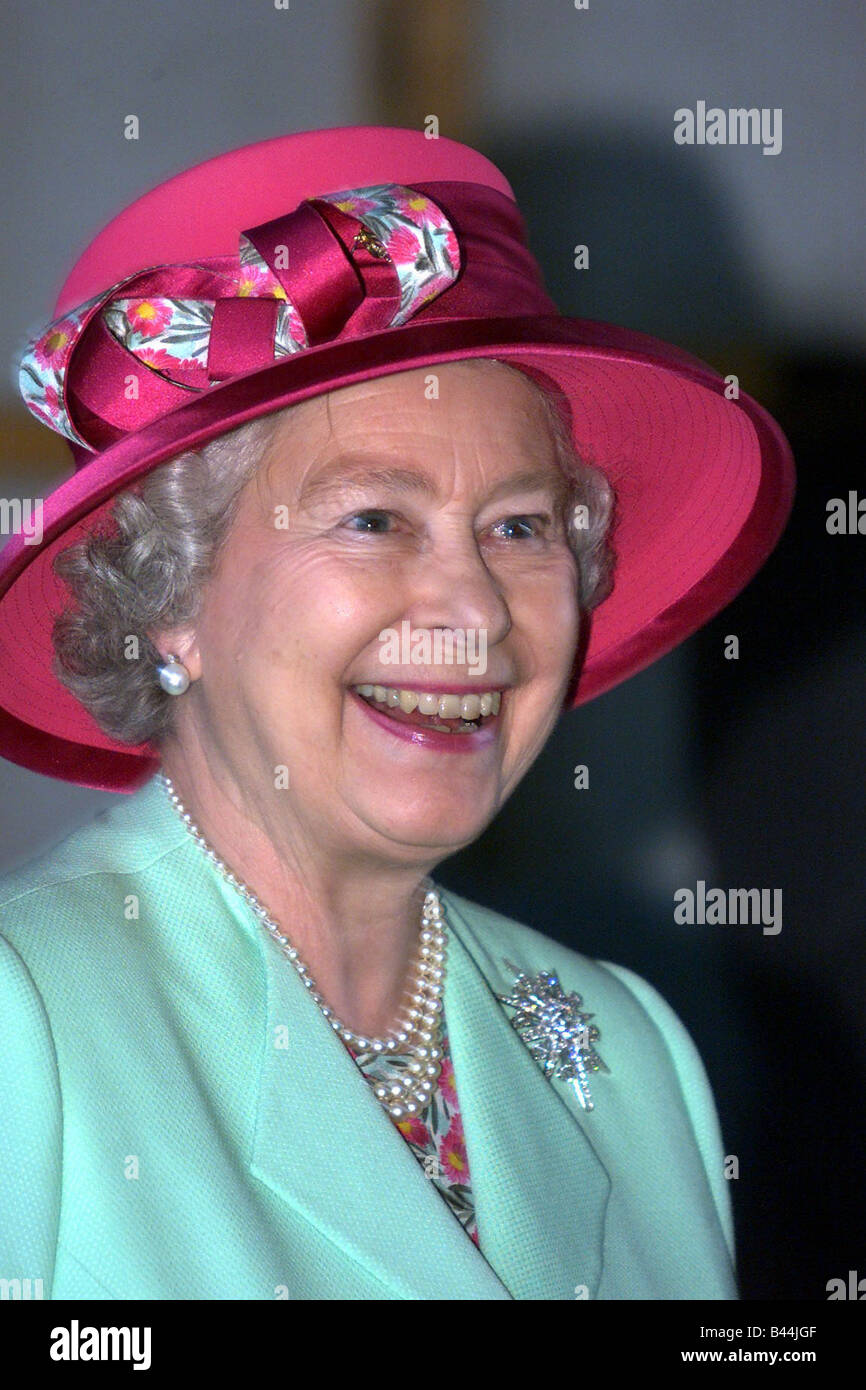 Queen Sie Elizabeth Australien Tour 2000 März 2000 während eines Besuchs in Ballarat Australien Tausende erwies sich die Königin zu sehen Stockfoto