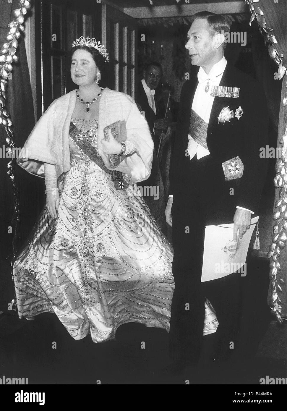 König George VI und Königin Elizabeth März 1950 aus Covent Garden Opera House nach einer Gala-Vorstellung Stockfoto