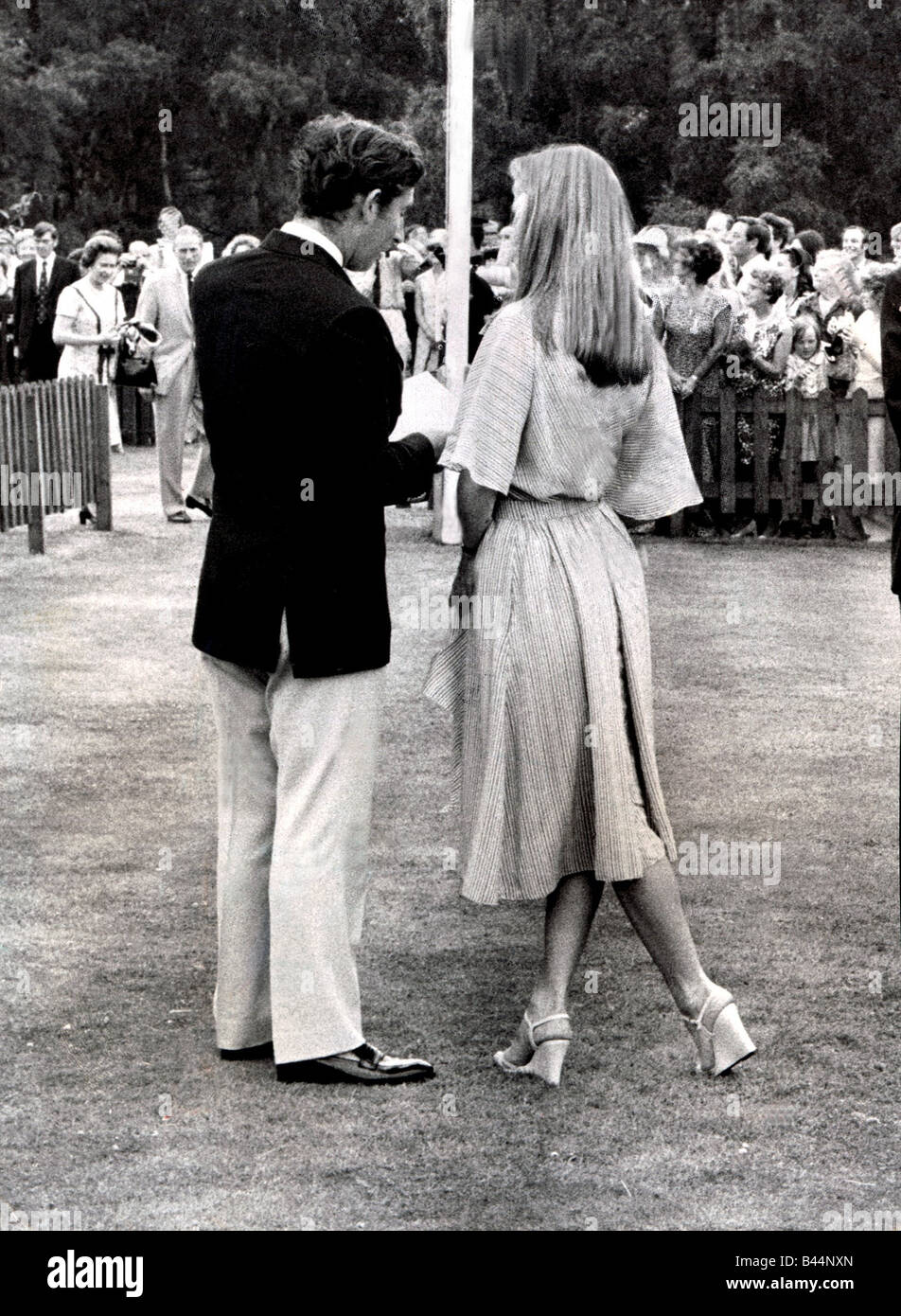 Prinz Charles mit Prinzessin Elizabth Jugoslawiens im will International Polo auf Smith s Rasen Winsdsor 1975 1970s Stockfoto