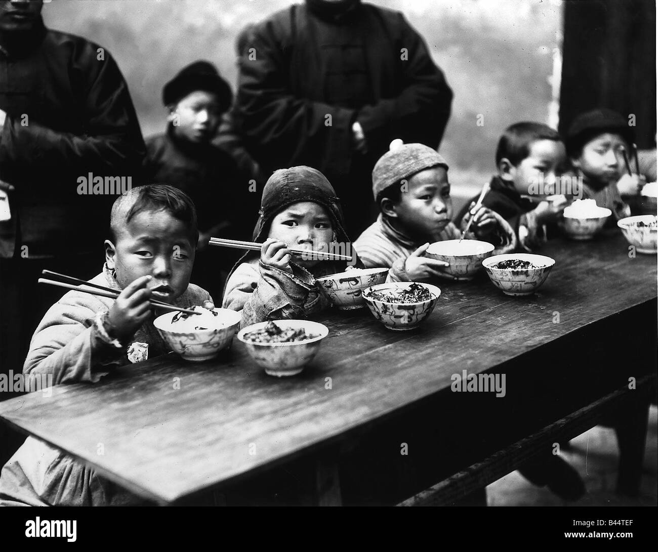 Flüchtlingskinder des chinesischen Bürgerkrieges in Shanghai April 1927 Stockfoto