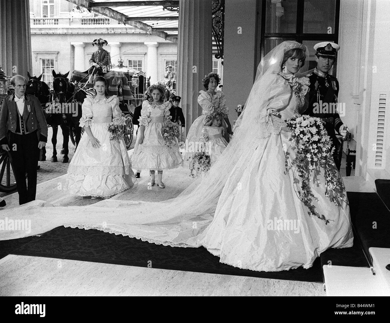 Prinz Charles Und Prinzessin Diana Zuruck St Paul S Cathedral Juli 81 Nach Ihrer Hochzeit In Der St Pauls Cathedral Stockfotografie Alamy