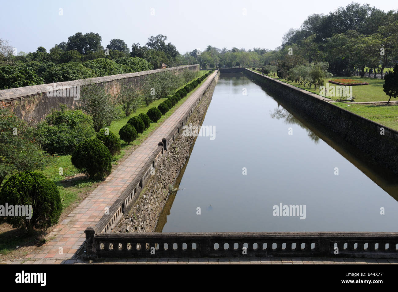 Wassergraben umgibt die kaiserliche Stadt Zitadelle Hue-Vietnam Stockfoto