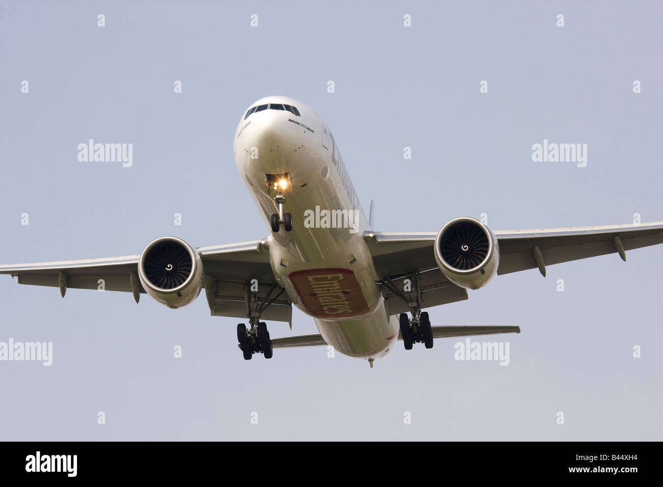 zweistrahlige Jet auf Ansatz zu landen Stockfoto