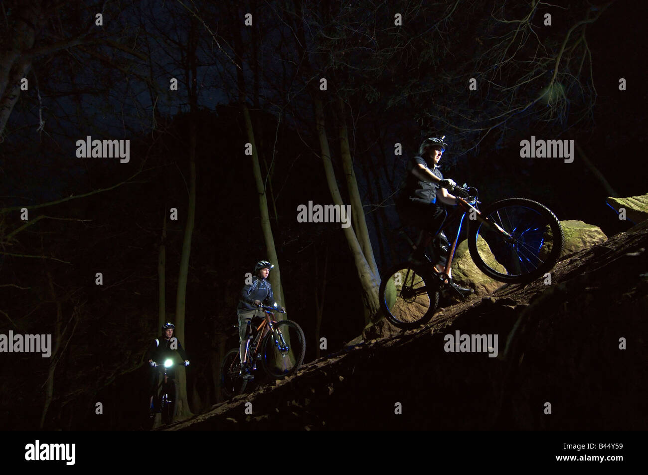 Nacht mal Mountainbiken in Leigh Woods und Ashton Gericht, Bristol, UK Stockfoto