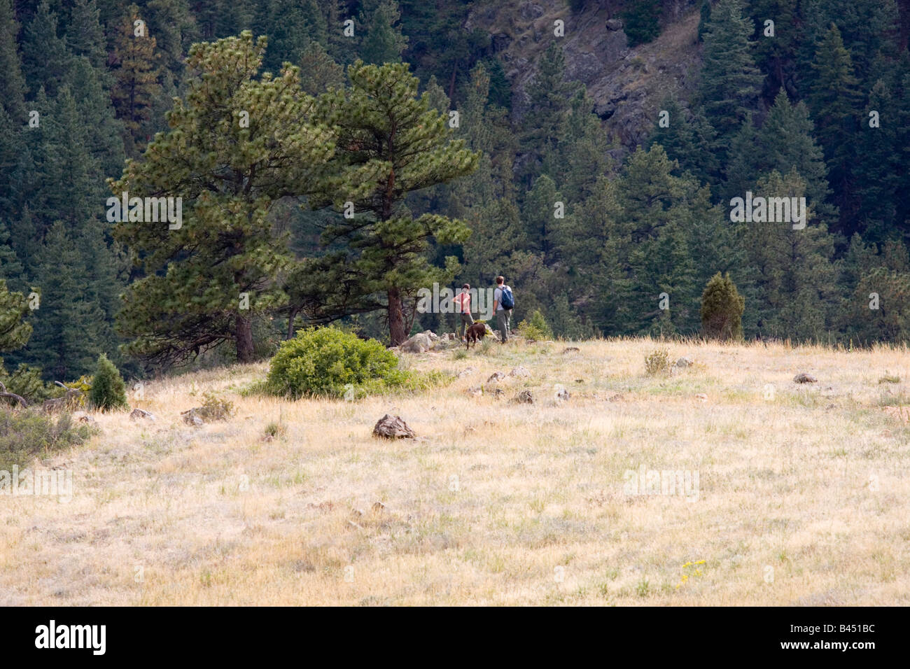 Bergwanderer anzeigen die schroffen Berghängen White Ranch Park in der Nähe von Golden Colorado an einem warmen Herbst am frühen Nachmittag Stockfoto