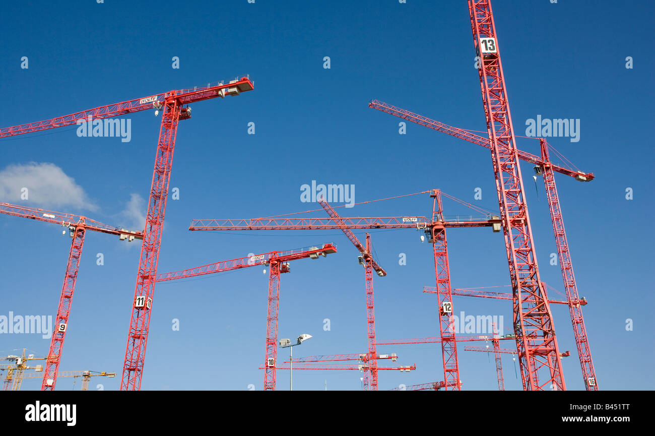 Zahlreichen Baukräne auf der Großbaustelle der HafenCity Hafenstadt Stockfoto