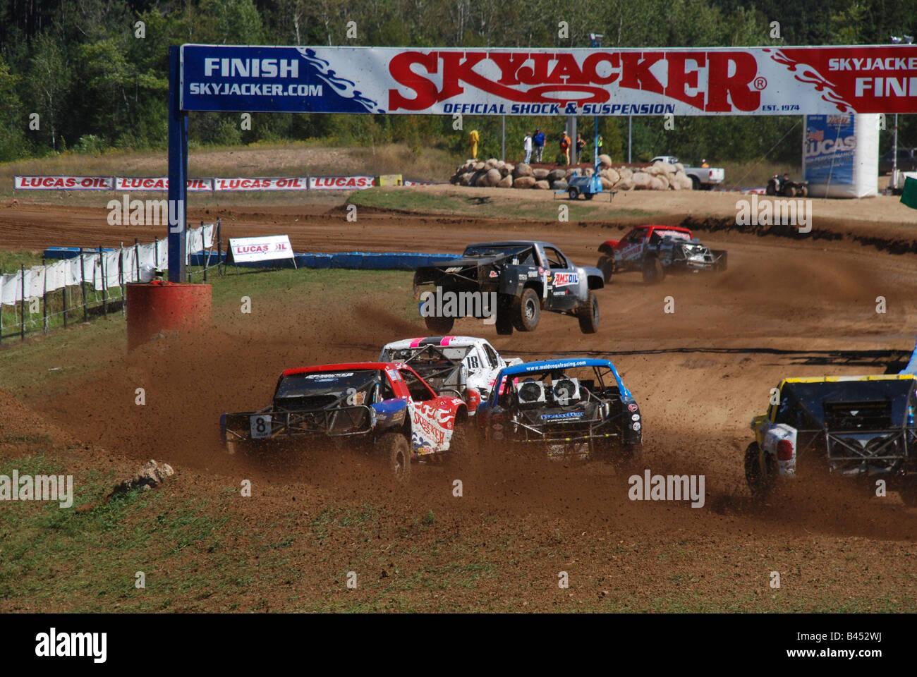 2008, Crandon International Raceway, haben die WCORR Rennen der Serie racing Seite an Seite für Seite für Posidtion Pro 2-LKW Stockfoto