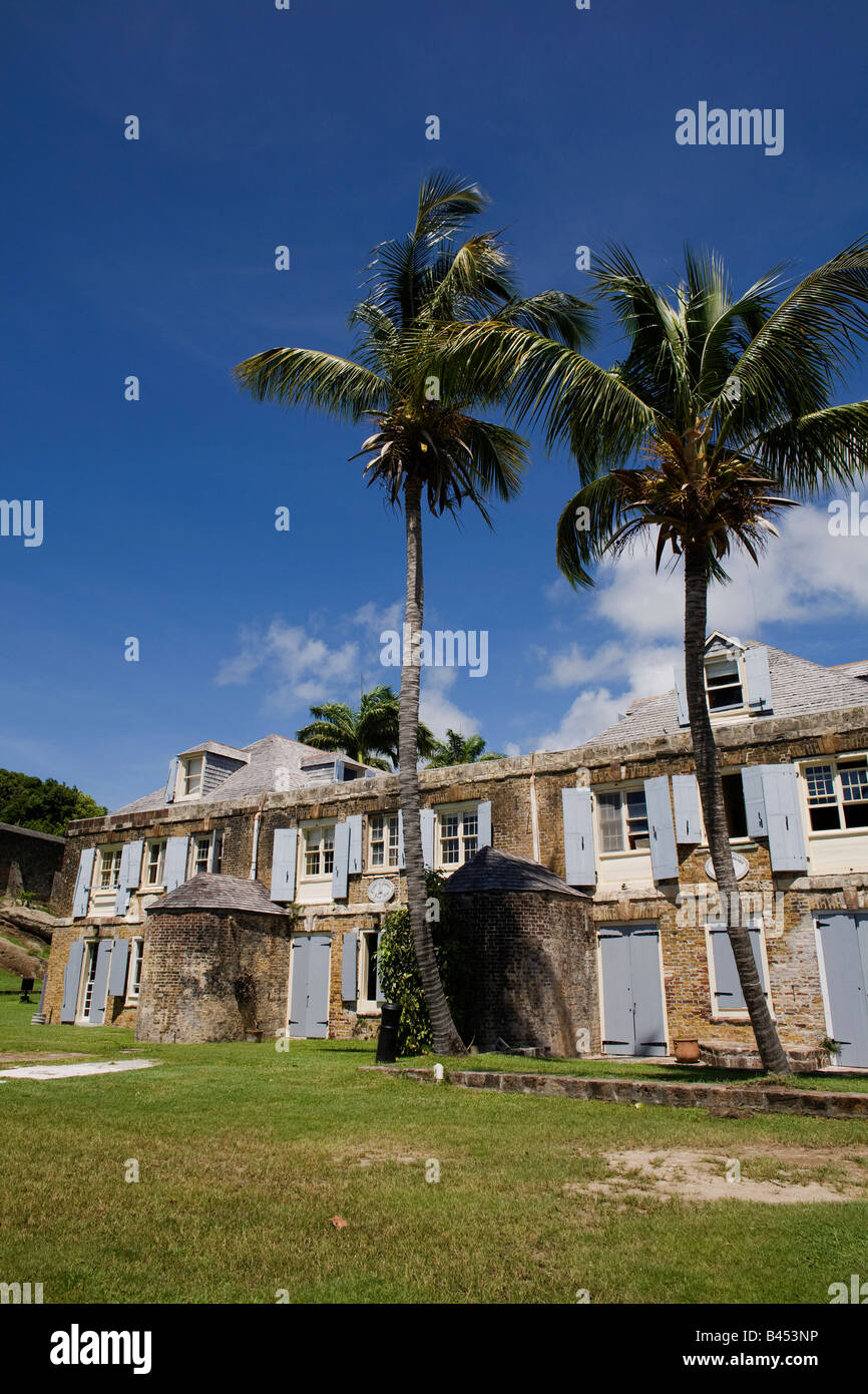 Die Rückseite des Kupfer und Holz Shop Hotel und Restaurant in Nelsons Dockyard auf der karibischen Insel Antigua Stockfoto