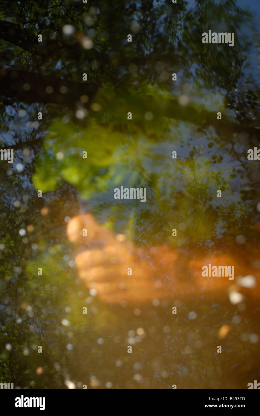 Fuß unter Wasser, Symbol des Todes, Kriminalität, ertrinken, Opfer, etc. Stockfoto